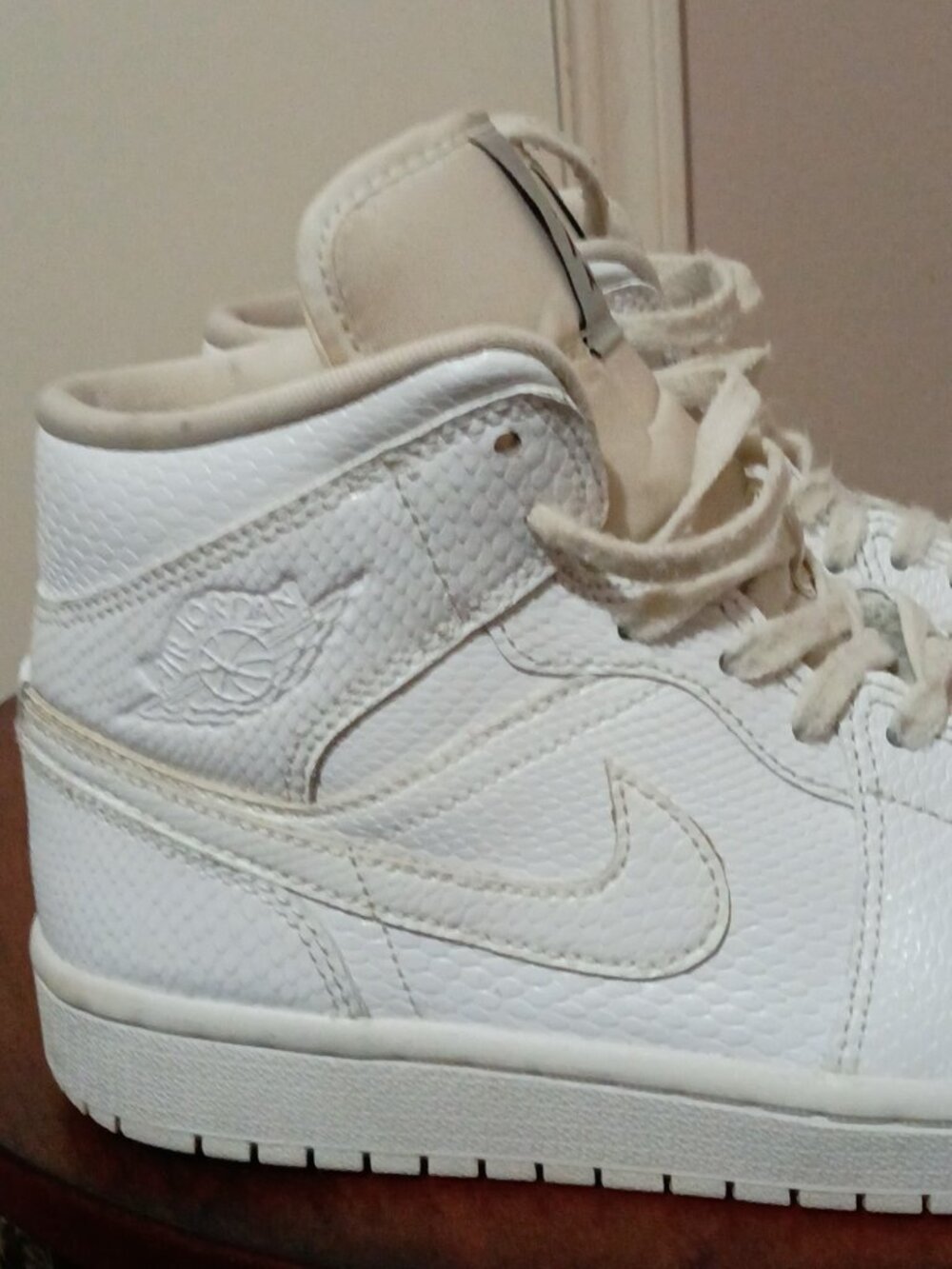 Nike Air Jordan 1 Mid Womens Size 7 White Snakeskin Texture Sneakers BQ6472-110 - Picture 10 of 13